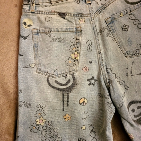 High‎ Rise Bermuda Shorts - Picture 10 of 11